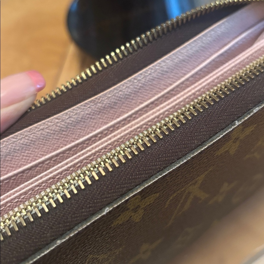 GUC Louis Vuitton Monogram World Tour Zippy Wallet Long/Dust bag - Picture 7 of 15